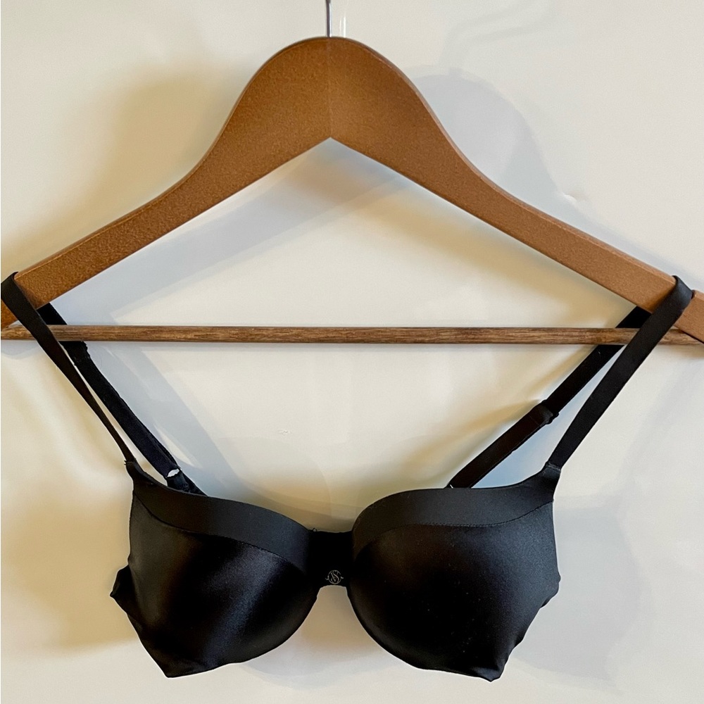 Victoria Secret push up bra. 32B. Black.